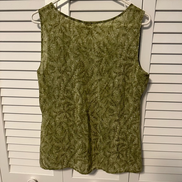 J Jill - silk like patterned sleeveless blouse. Gorgeous peridot green, size M. - Picture 2 of 7